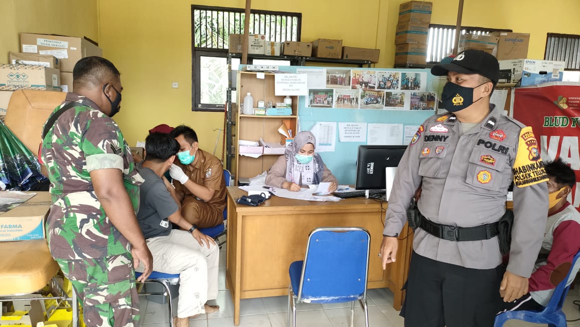 Polsek Teluk Meranti Tak Kenal Lelah Terus Monitoring Vaksinasi 