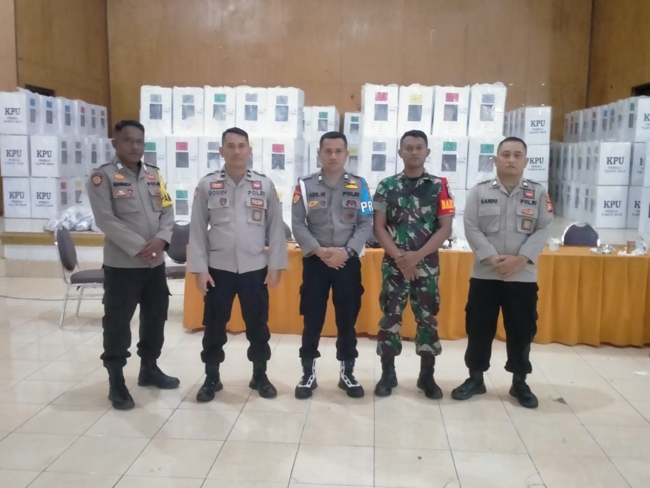 Polsek Benai Jaga Gudang Logistik dan Kotak Suara untuk Kelancaran Pemilu 2024