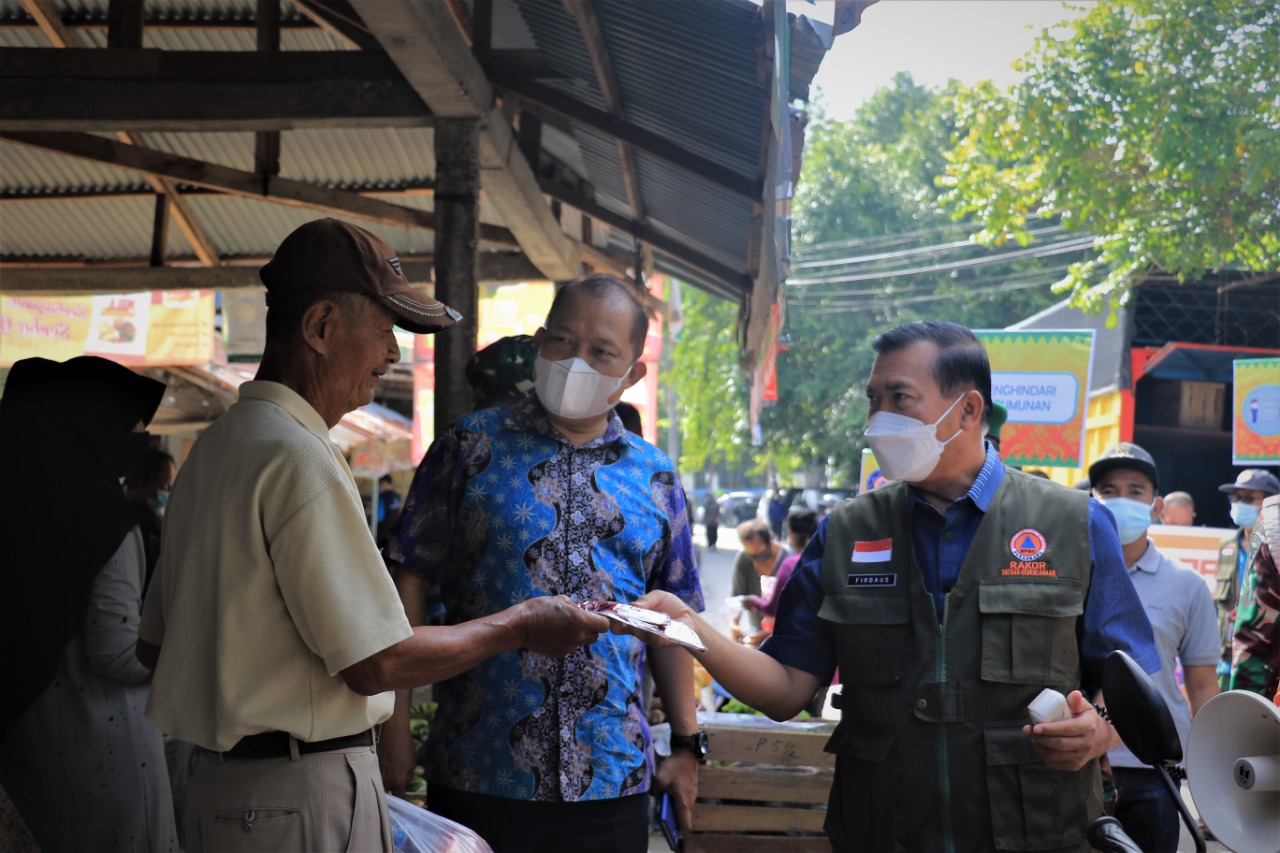Bersama Forkopimda, Wali Kota Pekanbaru Pantau Prokes di Pasar Dupa dan Cik Puan