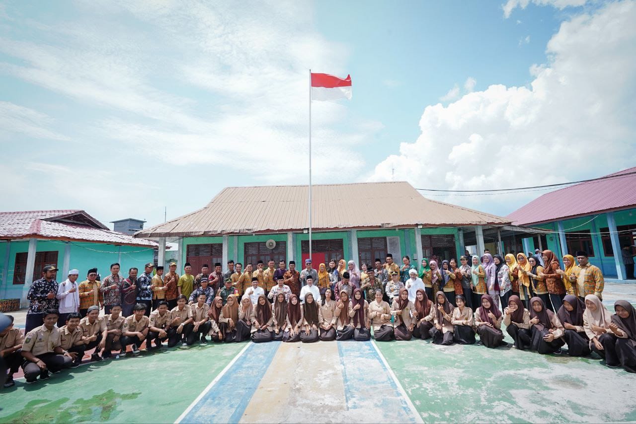Pertama Kali Dikunjungi Oleh Gubernur Riau, Guru SMAN 1 Pasir Limau Kapas Berdecak Haru