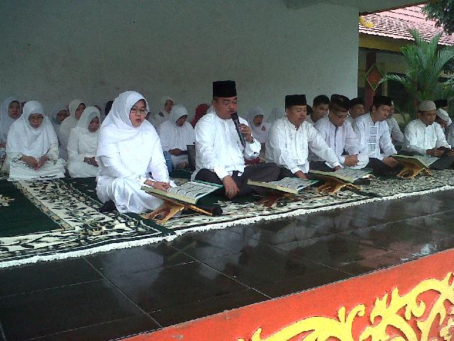 Satu Hari, Murid MAN 1 Pekanbaru Selesaikan Satu Juz Quran  