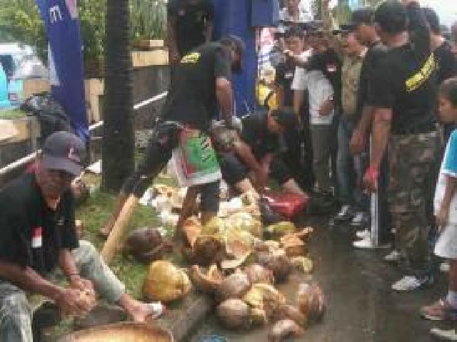 HUT Kota Pekanbaru Ke 230, Ikuti Lomba Kupas Kelapa
