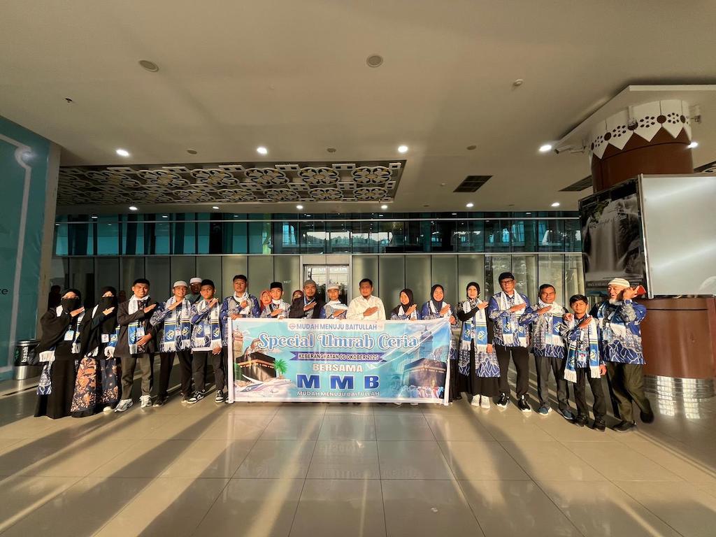 MMB Travel Kembali Berangkatkan 18 Jamaah Umrah, Termasuk Hafiz 30 Juz Asal Kampar