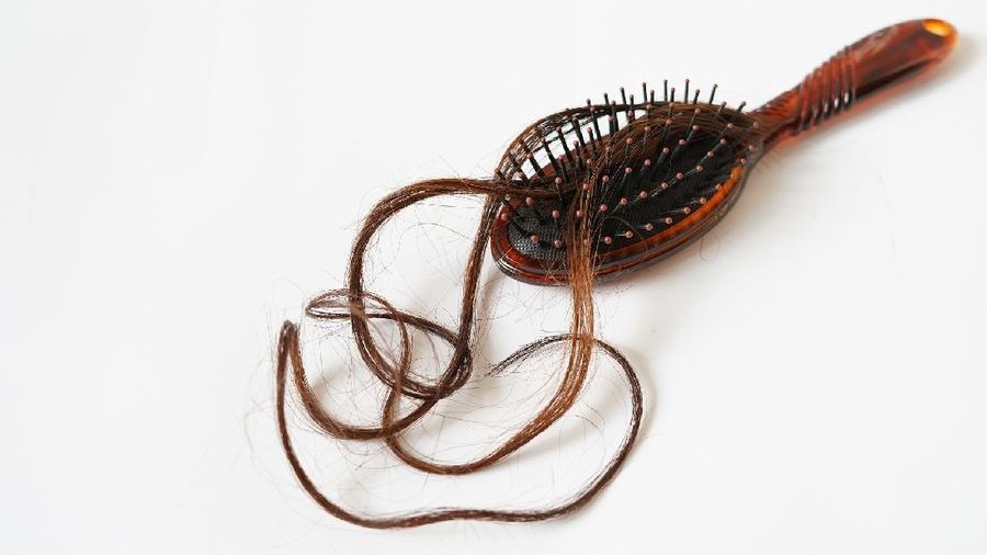 Rambut Rontok Bisa Jadi Tanda Awal Penyakit Ginjal, Begini Cirinya