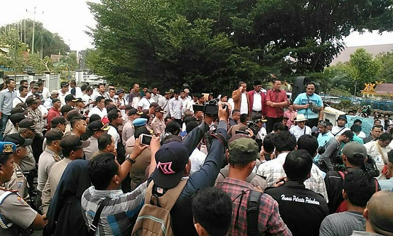 Driver Taksi Online Gelar Aksi Damai ke Kantor DPRD Riau, Ini Hasilnya