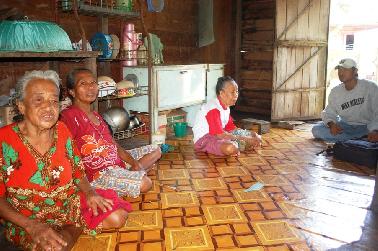 Melihat Langsung Kondisi Lansia di Kota Selat Panjang
