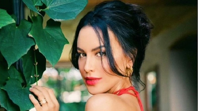 Sophia Latjuba Pakai Dress Merah, Netizen: Mba Ini Bikin 'Panas' Terus