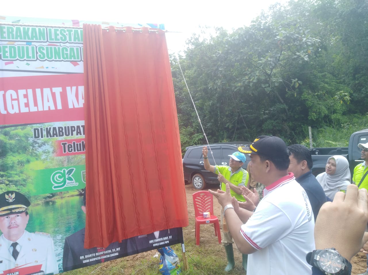 KKN UNRI Tanam Seribu Pohon Di Hulu Sungai Petapahan 