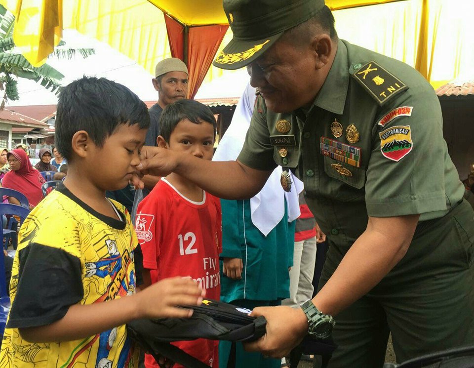 Korban Kebakaran Terima Bantuan Dari Pemkab Dan TNI