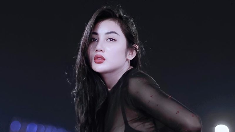 Liat Pamela Safitri Berpose, Bikin Netizen Iri