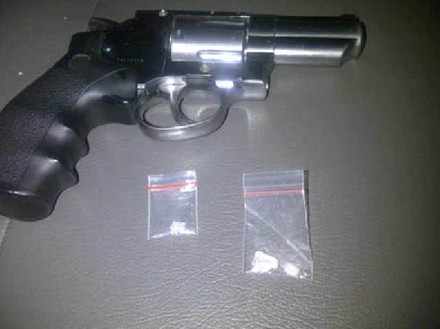 Polsek Payung Sekaki, Sita Airsoft Gun dan Sabu