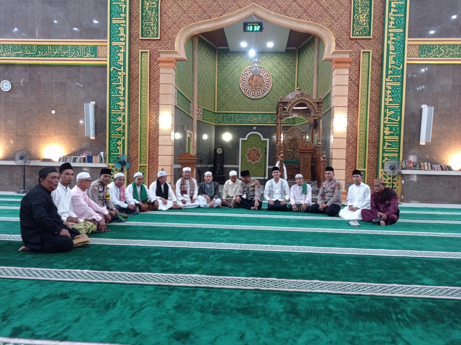 Kapolsek Reteh Sosialisasikan Pemilu Damai melalui Cooling System di Masjid Jami Pulau Kijang