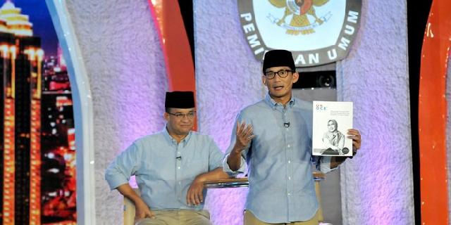 Debat pakai kemeja biru, ini makna yang mau disampaikan Anies-Sandi