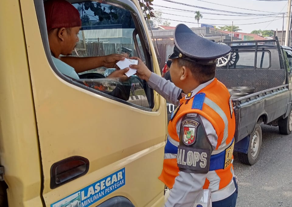 Petugas Gabungan Jaring Ratusan Truk Odol di Pintu Masuk Pekanbaru