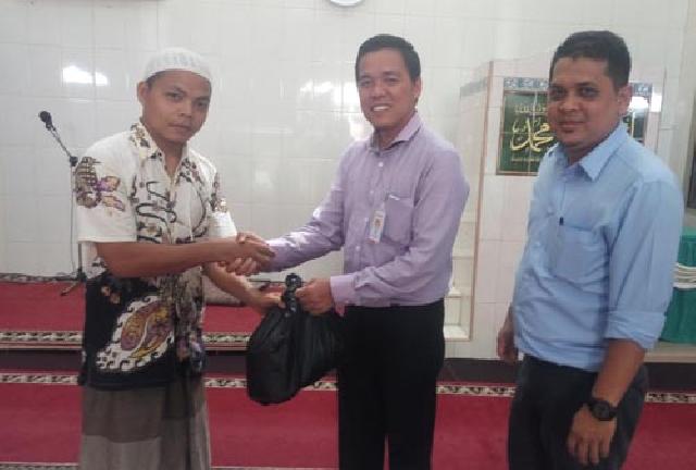 HUT ke-51, BRK Capem Jalan Riau Pekanbaru Santuni Fakir Miskin