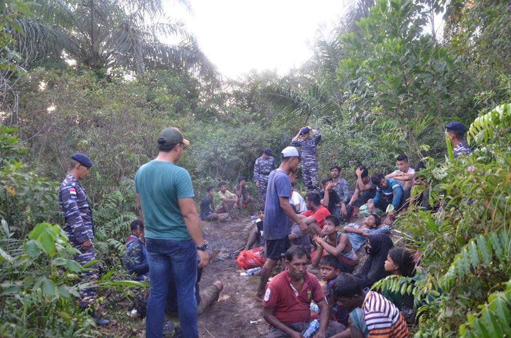 TNI AL Dumai Gagalkan Penyelundupan 10 WNI dan 24 WNA Ilegal