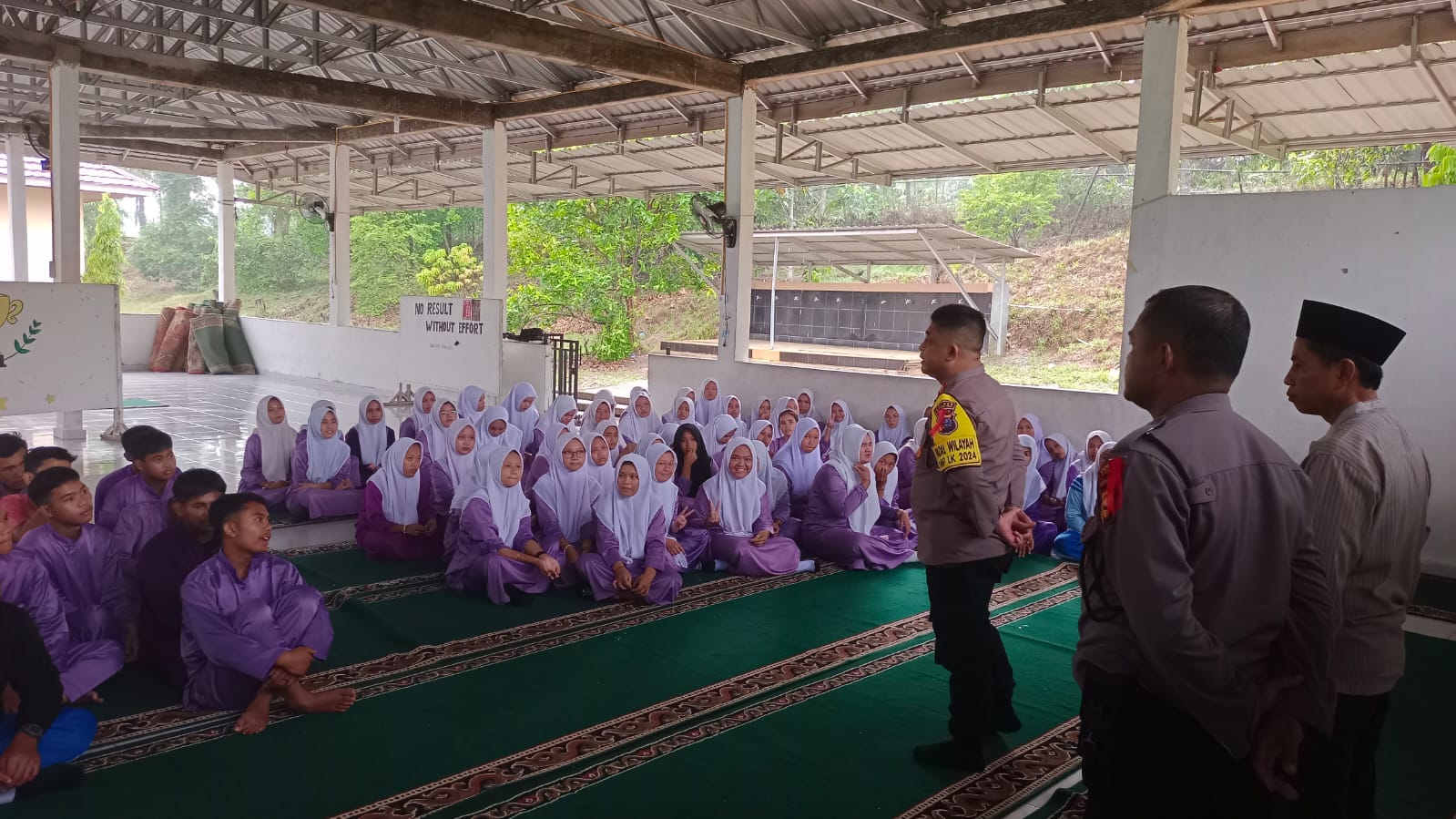 Kapolsek Lirik: Pemilih Pemula Harus Cerdas Dalam Menentukan Pilihan