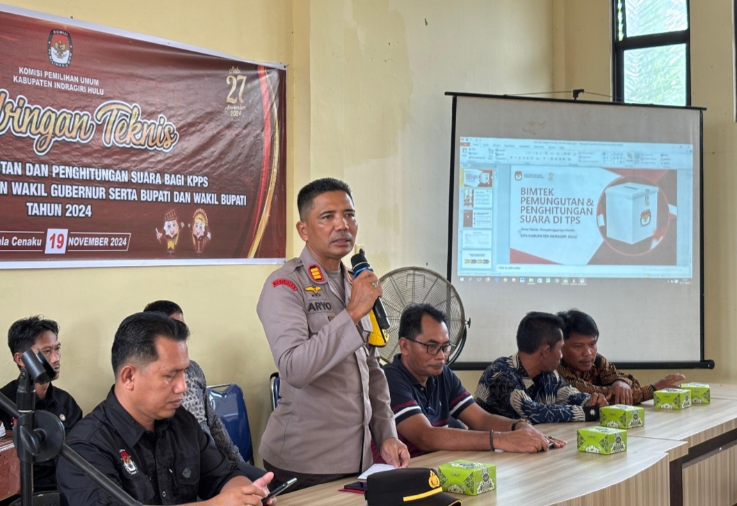 Bimtek KPPS Kuala Cenaku, Kapolsek Ingatkan Jaga Integritas