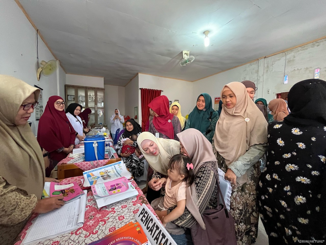 Tinjau Puskesmas dan Posyandu, Sulastri Agung Dorong Peningkatan Fasilitas dan Pelayanan Kesehatan