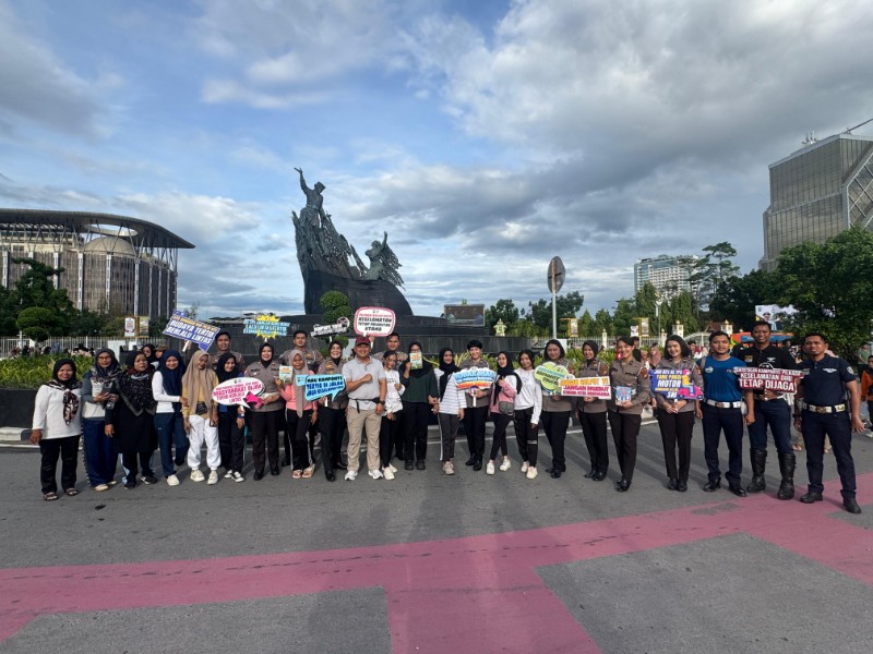 Ditlantas Polda Riau Edukasi Masyarakat di Car Free Day Pekanbaru, Sampaikan Pesan Kamtibmas dan Keselamatan Berlalu Lintas