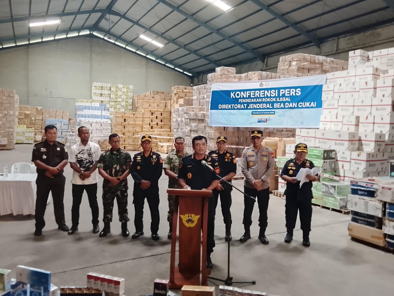 Bea Cukai Bongkar Gudang Rokok Ilegal 160 Juta Batang di Pekanbaru, Nilainya Rp300 M