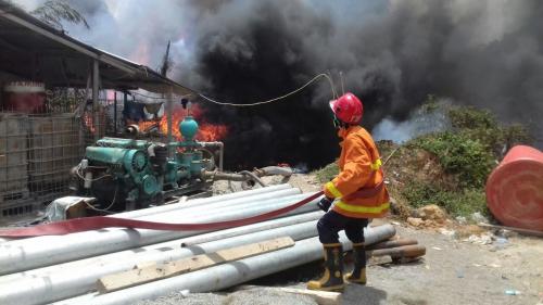 Astaga! Tanah Semburkan Gas, 3 Rumah Terbakar dan 4 Orang Luka-Luka