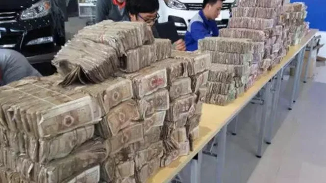 Heboh, Mobil Bawa Uang Rp2,1 M di Ngawi, Ternyata Ini Fakta Sebenarnya