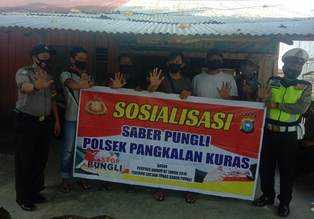 Polsek Pangkalan Kuras Sosialisasikan Saber Pungli Kepada Buruh Bongkar Muat