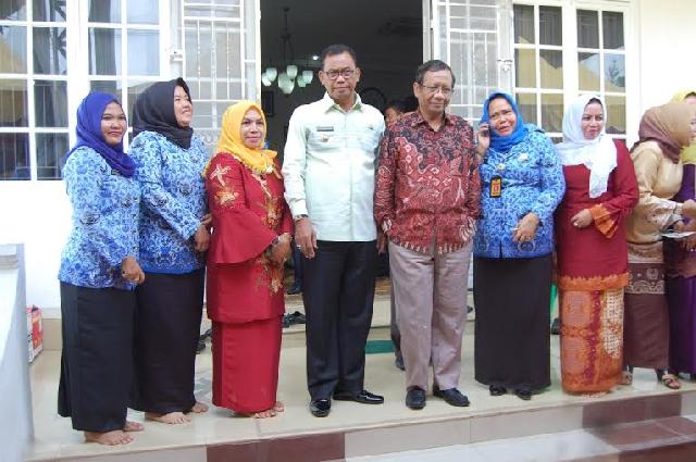 Negarawan Indonesia Hadiri Pelantikan KAHMI Rohil