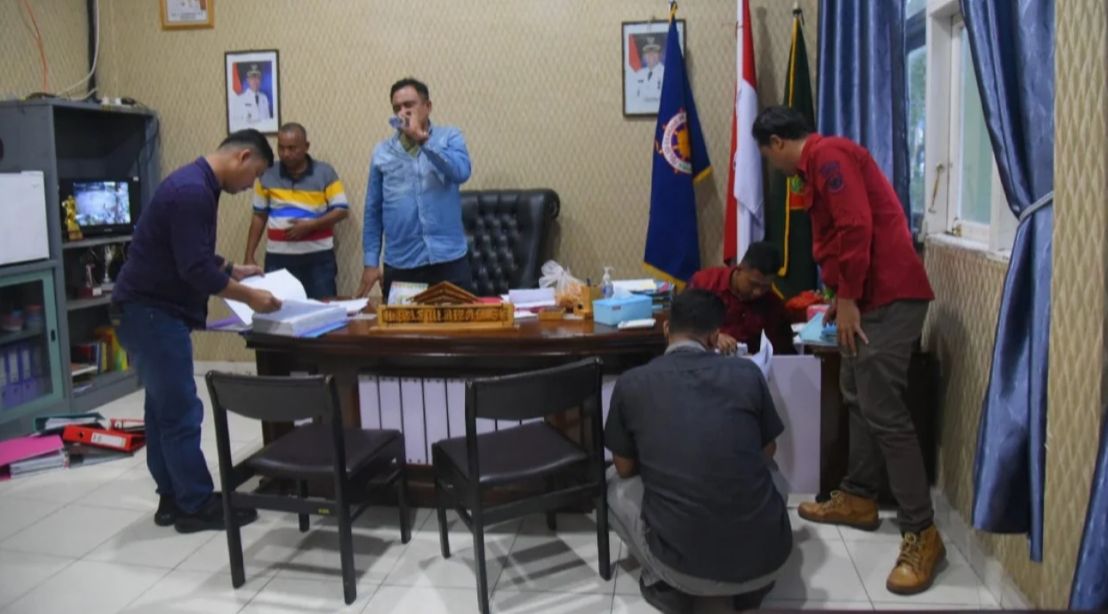 Kantor Satpol PP Rohil Digeledah Polisi Terkait Dugaan Suap Penerimaan Honorer