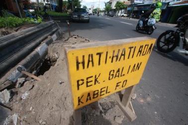 Galian FO di Kota Pekanbaru Semakin Merusak Jalan