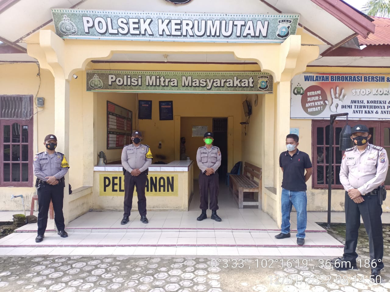 Personel Polsek Kerumutan Terus Siaga Amankan Mako