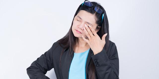 Ini lho alasan tidak boleh mengucek mata saat gatal