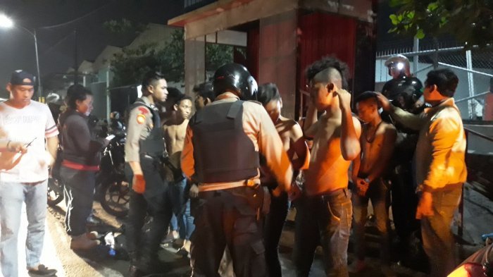 Sembilan Remaja Pesta Miras di Halte, Saat Ditangkap Ini yang Mereka Lakukan