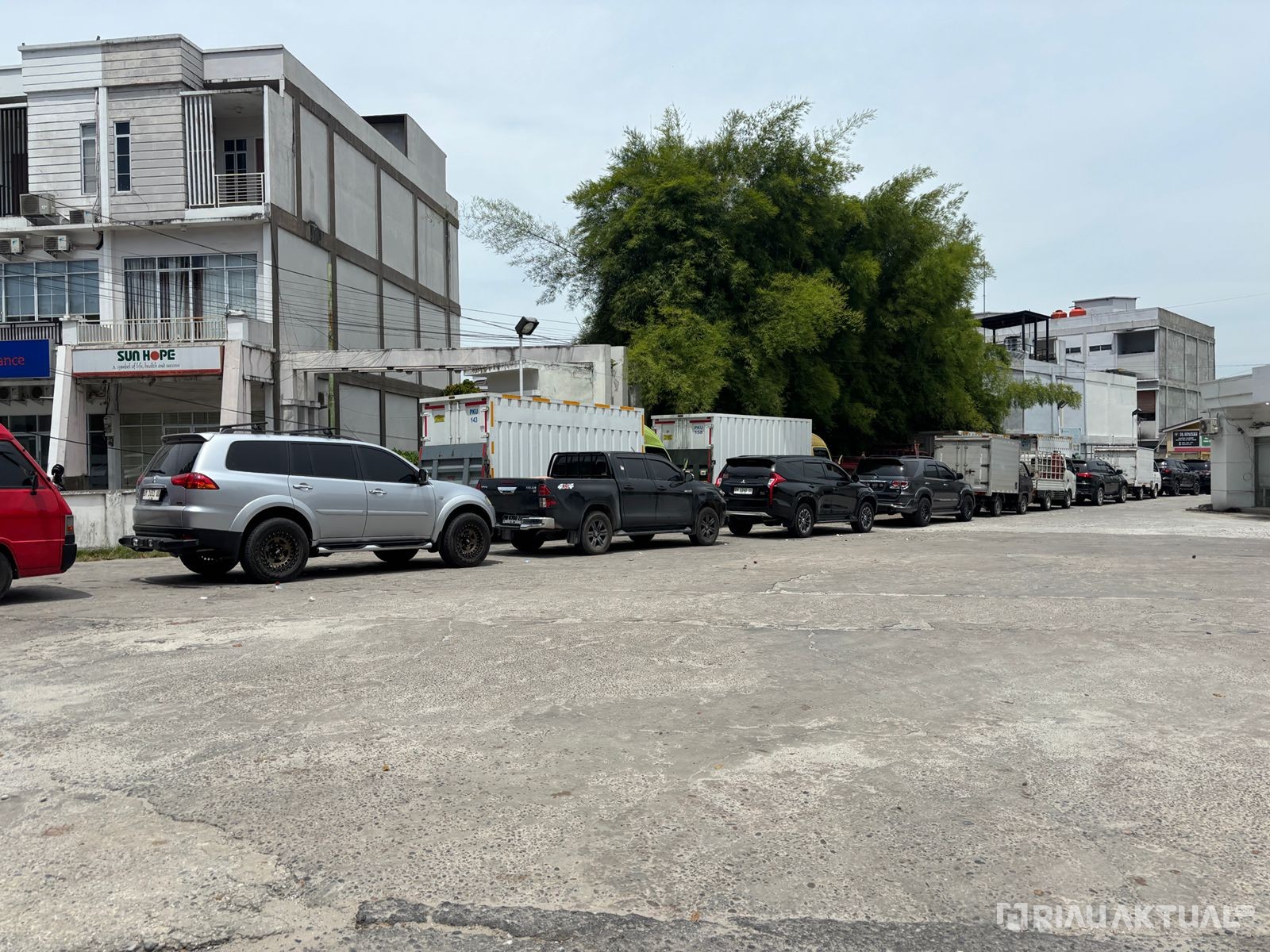 Solar di Pekanbaru Langka, Sopir Antre hingga 3 Jam di SPBU