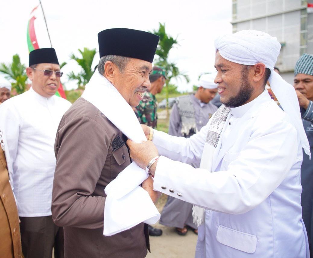 Hadiri Wisuda Santri Ponpes Salafiyah, Ini Pesan Gubri Syamsuar