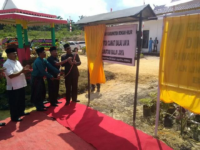 Bupati Sebut Kantor Camat Balai Jaya Paling Bagus