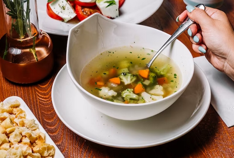 Konsumsi 4 Makanan Ini Untuk Mencegah Dehidrasi