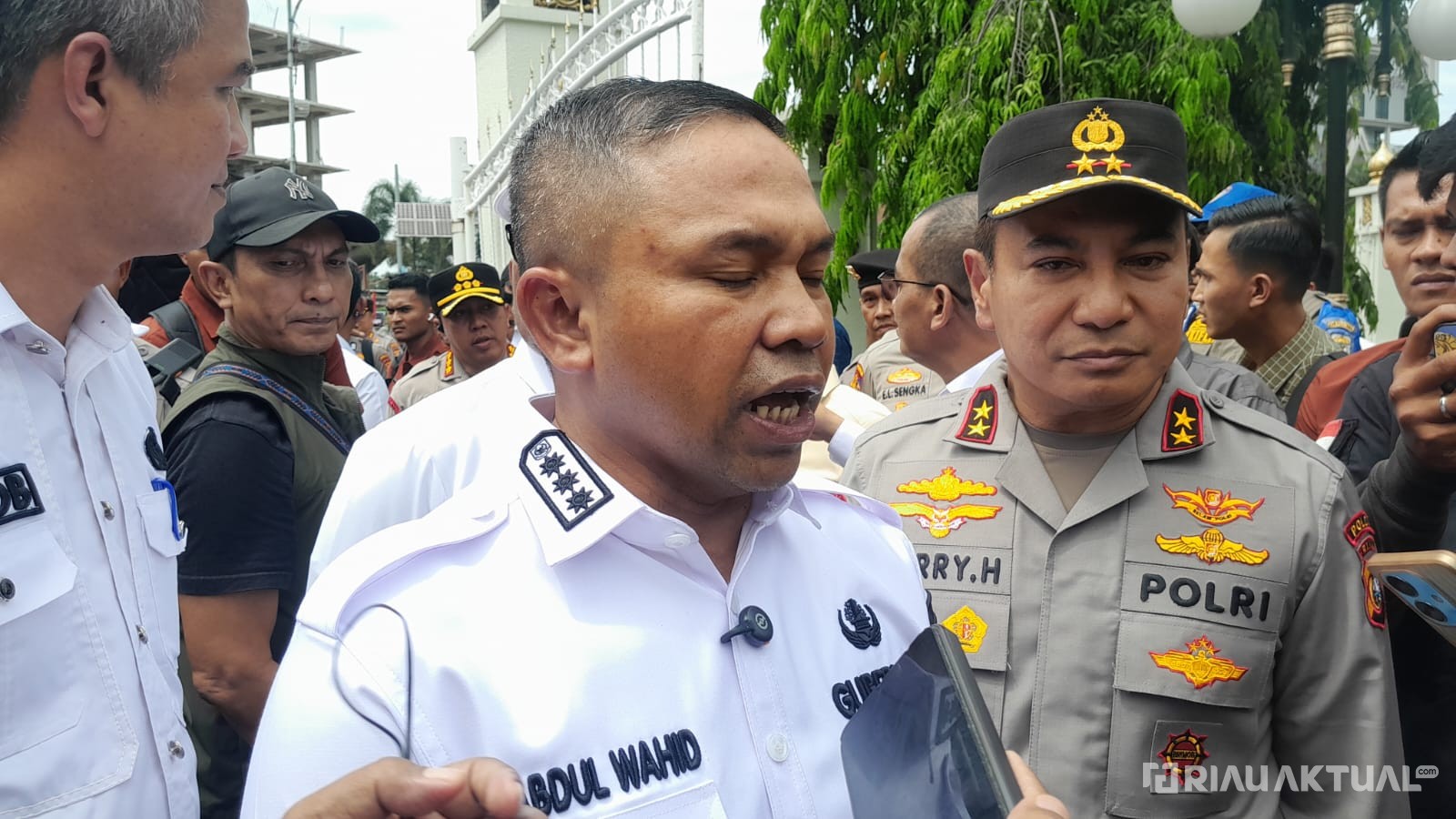 Temui Massa Aksi, Gubernur Riau Janji Sampaikan Aspirasi Masyarakat Pelalawan ke Pusat