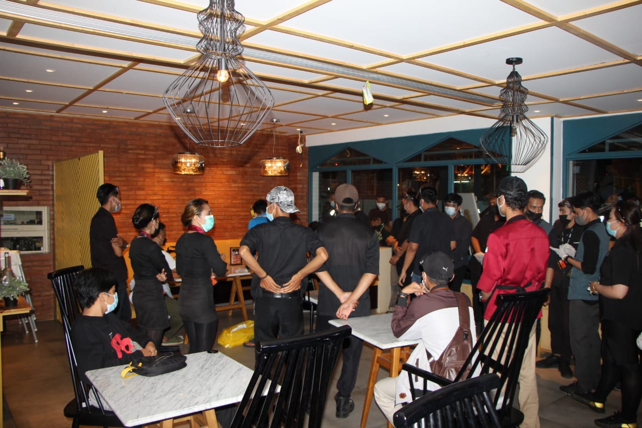 Gelar Razia Tempat Makan, Ratusan Orang Jalani Rapid Antigen, 1 Reaktif Corona