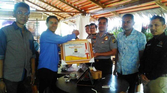 Wakapolresta Pekanbaru Terima Penghargaan dari AWASI