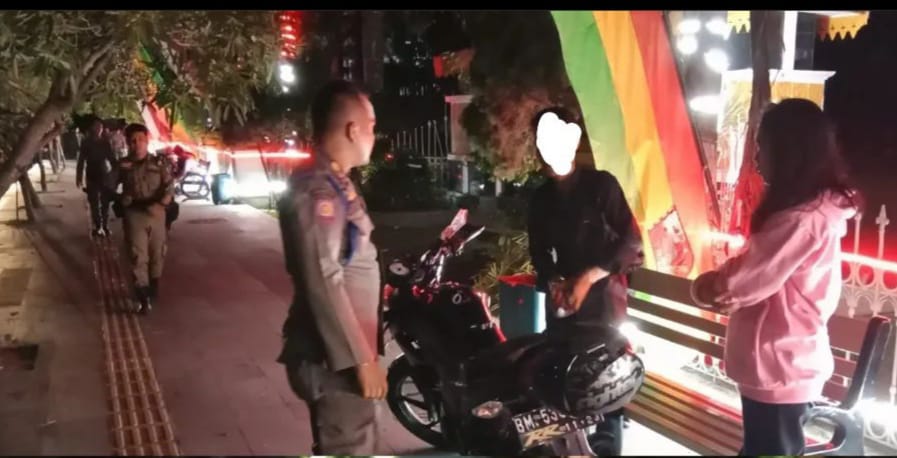 Satpol PP Jaring Muda-Mudi Berduaan di Pedestrian Kota Pekanbaru