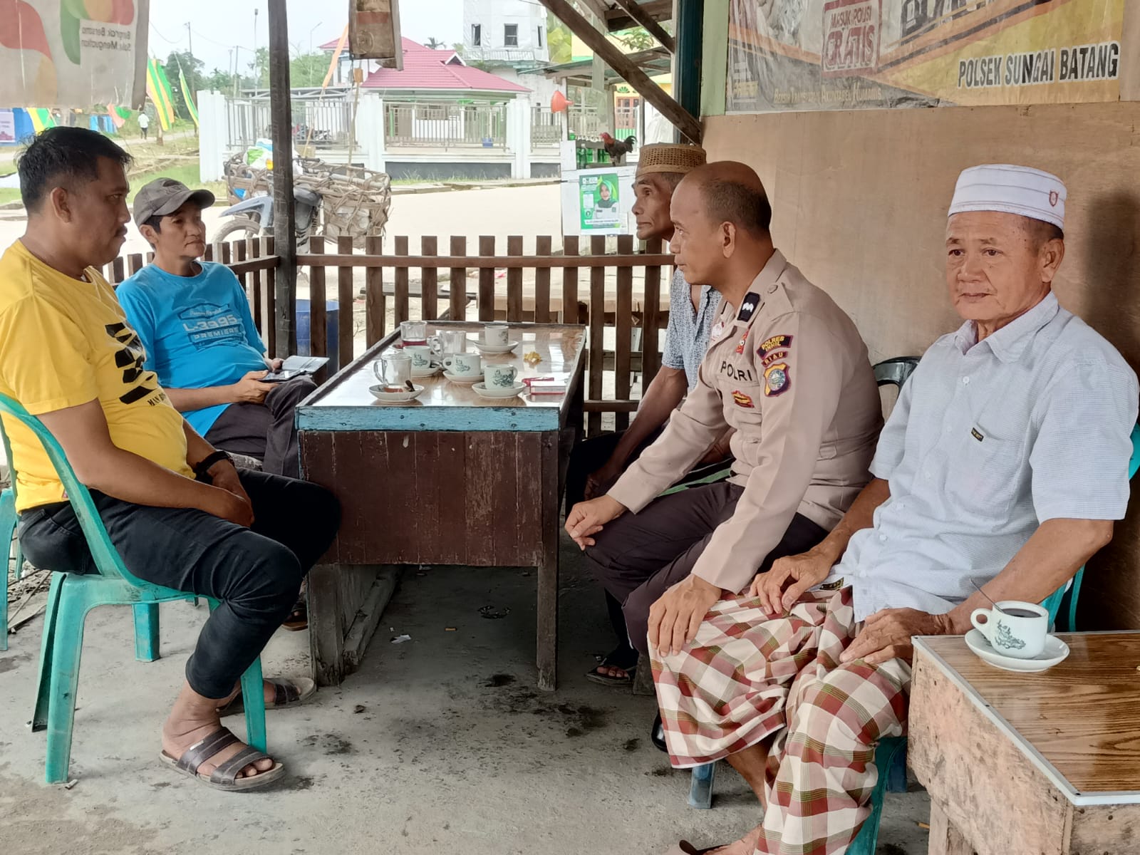 Polsek Sungai Batang Sambangi Warga di Benteng Timur untuk Cooling System Pemilu 2024