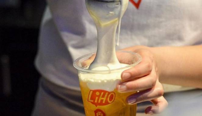 Tren Minum Teh Dicampur Keju, Unik atau Aneh?