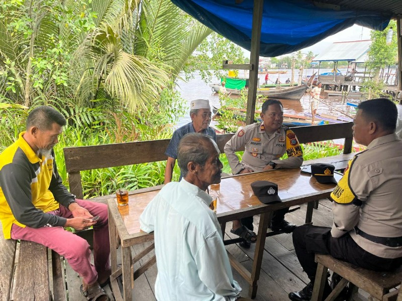 Polsek Gaung Kunjungi Desa Lahang, Kapolsek Ajak Warga Jaga Ketertiban Menjelang Pilkada 2024