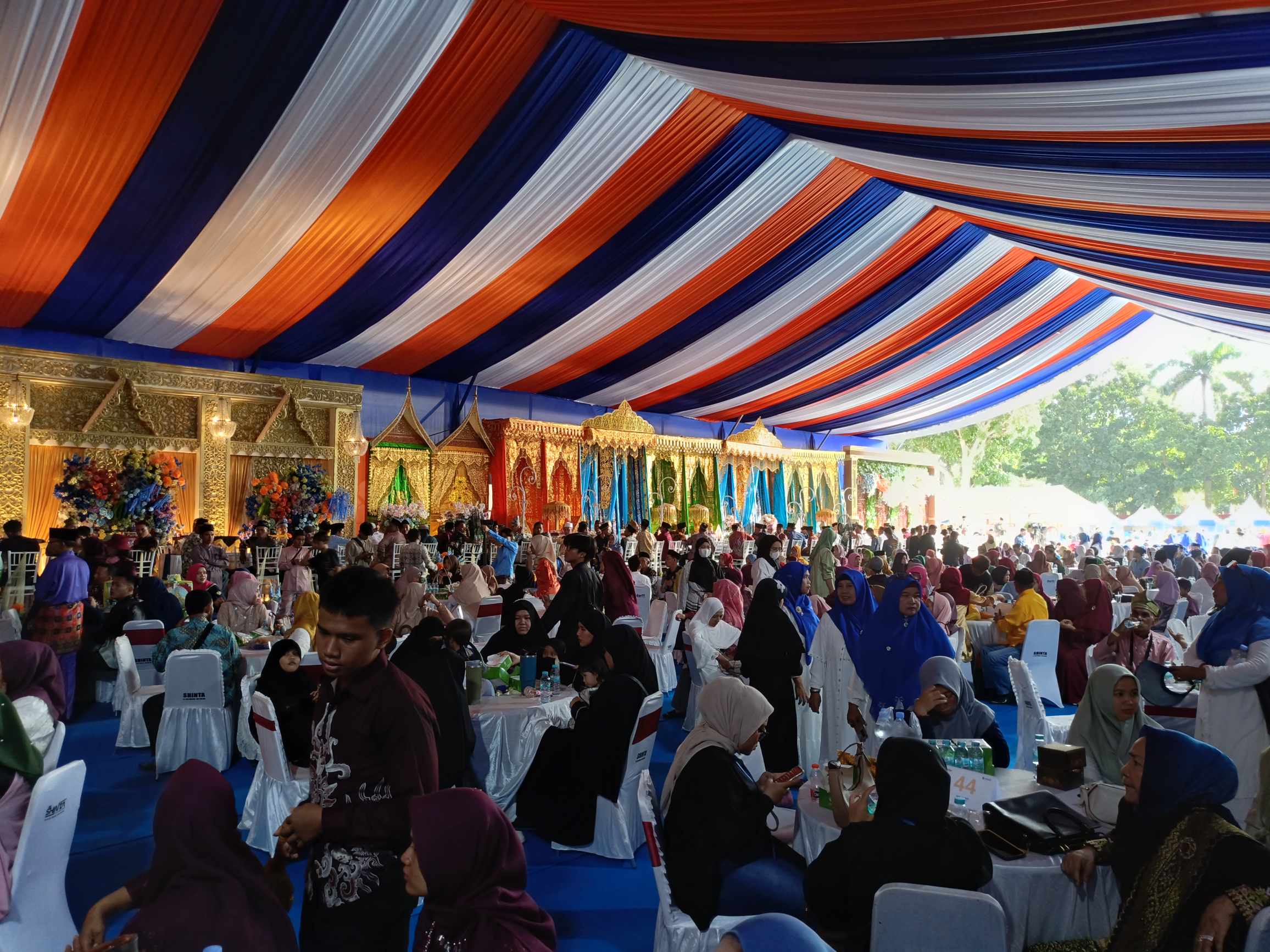 Nikah Massal Digelar, Puluhan Ribu Warga Padati Kawasan MPP Pekanbaru