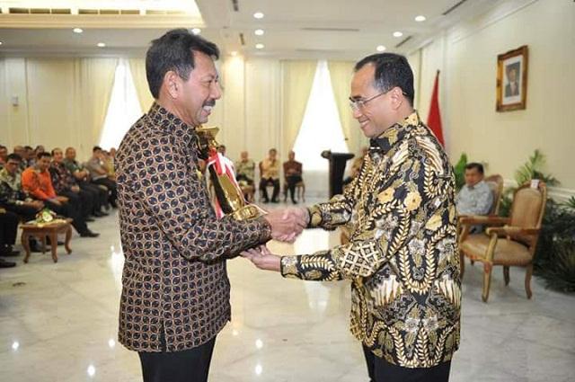 Edwar Sanger antar Pekanbaru raih penghargaan Wahana Tata Nugraha Nasional