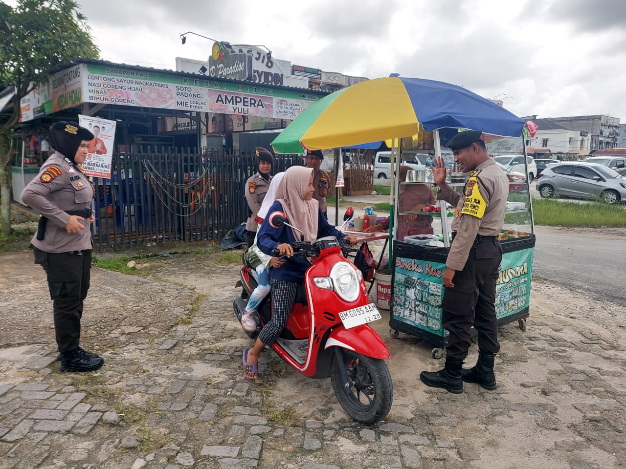 Subsatgas Pam Objek Penting Pemilu Patroli Ajak Pedagang Kecil Jaga Pemilu Damai 2024