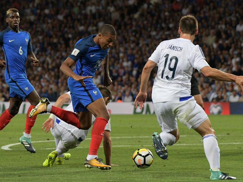 Prancis Ditahan Luksemburg