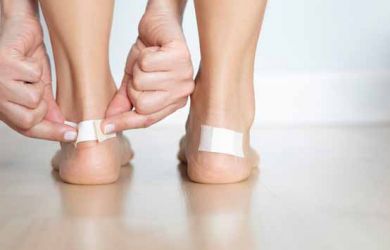4 Cara Hindari Kaki Lecet Karena Sepatu Ini Harus Kamu Terapkan